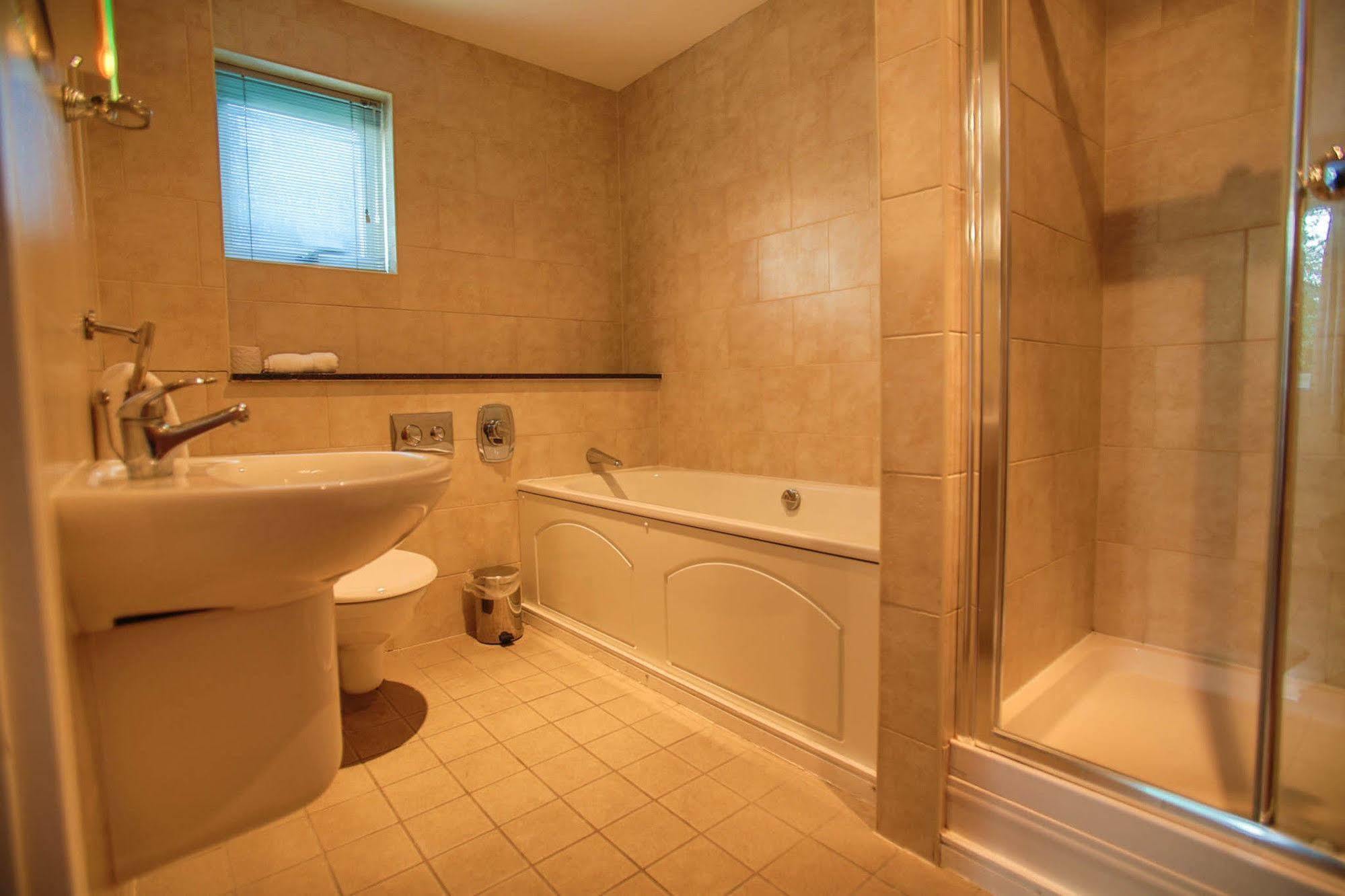Oaklands Hotel