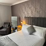 Oaklands Hotel