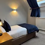 Oaklands Hotel